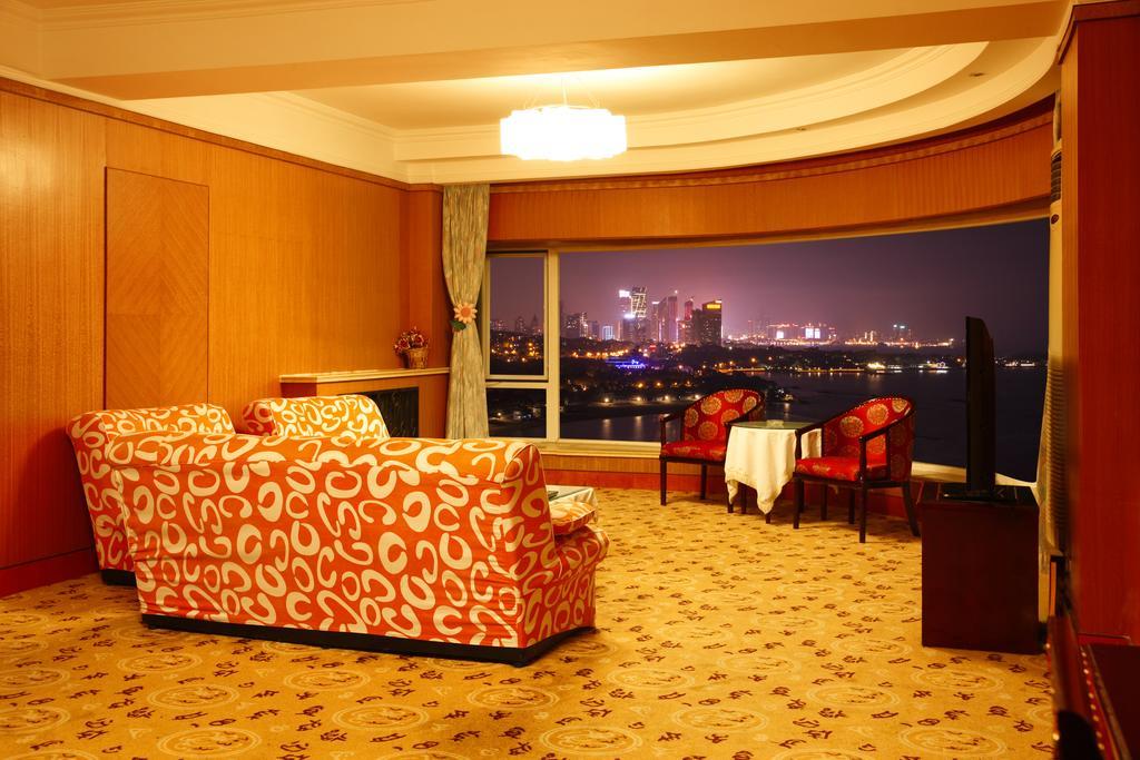 Donghai Grand Hotel Циндао Экстерьер фото